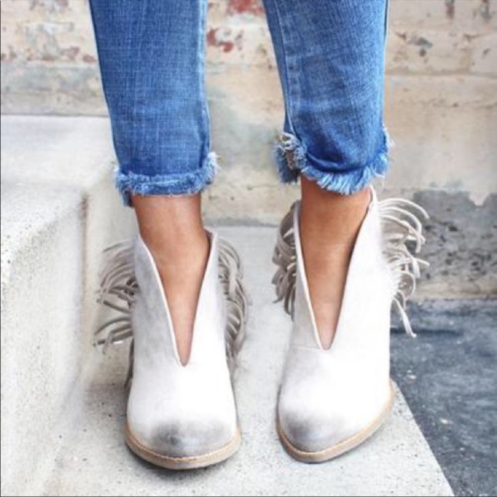NIB Distressed Cream Fringe V Cut Ankle Boot_2